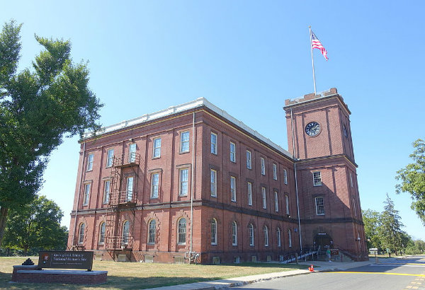 kev Springfield_Armory_Museum_600-_Springfield,_Massachusetts_-_DSC02481