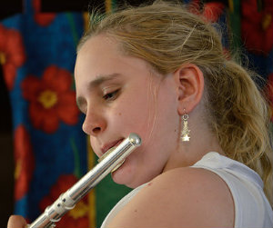 bb girl w flute