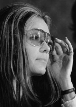 s-c-1972-gloria_steinem_at_news_conference_womens_action_alliance_january_12_1972